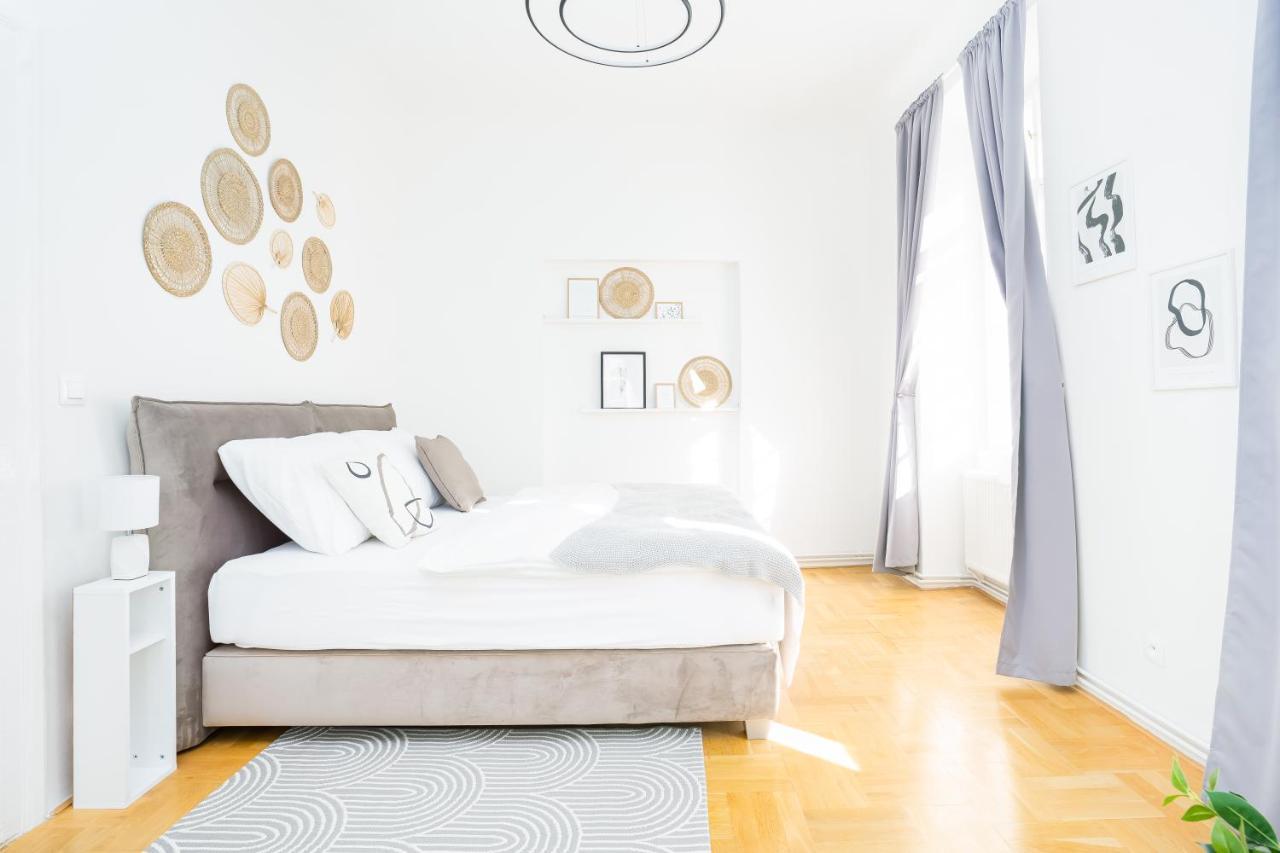 Prague Days - Bright Apartment - Old Town Екстериор снимка